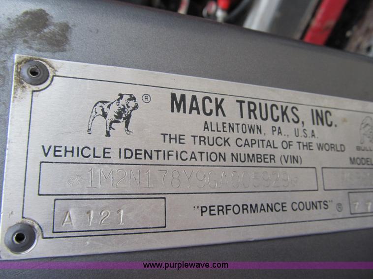 image for item 4151 1986 Mack R686ST dump truck