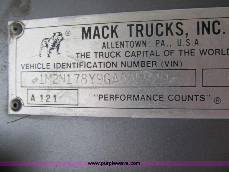 image for item 4151 1986 Mack R686ST dump truck