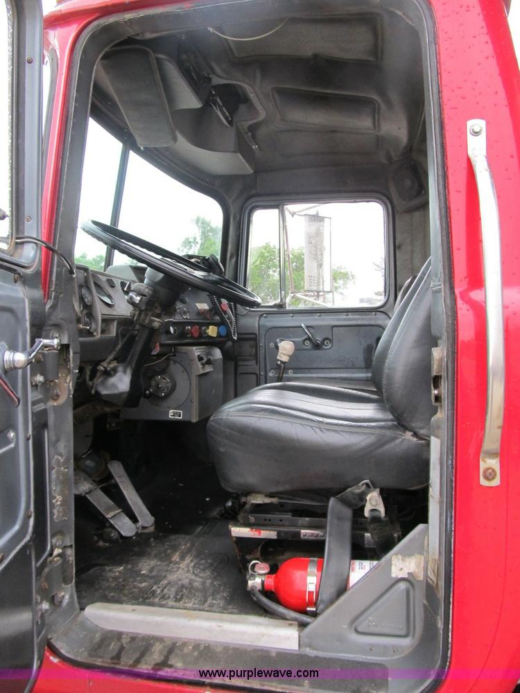 image for item 4151 1986 Mack R686ST dump truck