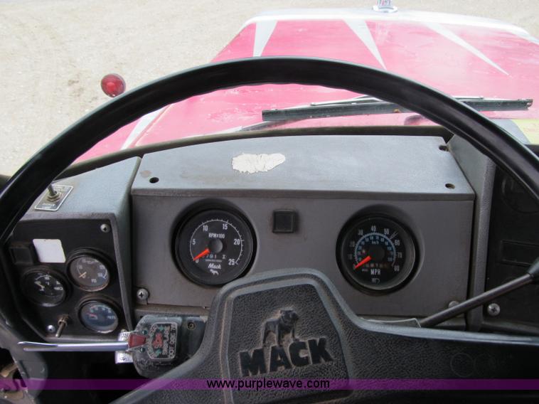 image for item 4151 1986 Mack R686ST dump truck