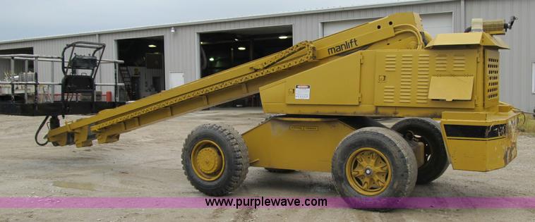image for item 4152 1989 Grove MZ66A boom lift