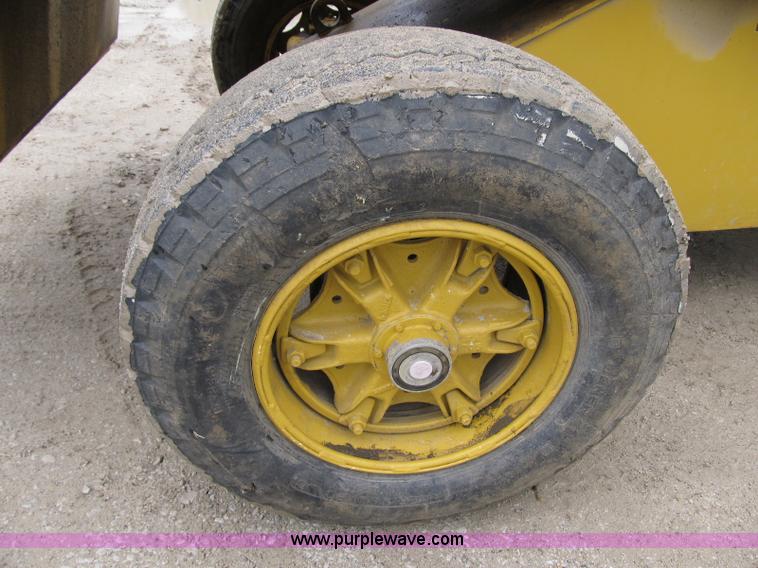 image for item 4152 1989 Grove MZ66A boom lift