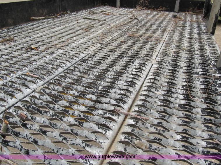 image for item 4152 1989 Grove MZ66A boom lift