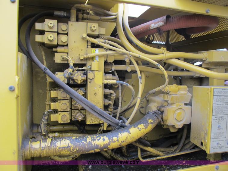 image for item 4152 1989 Grove MZ66A boom lift