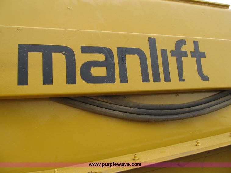 image for item 4152 1989 Grove MZ66A boom lift