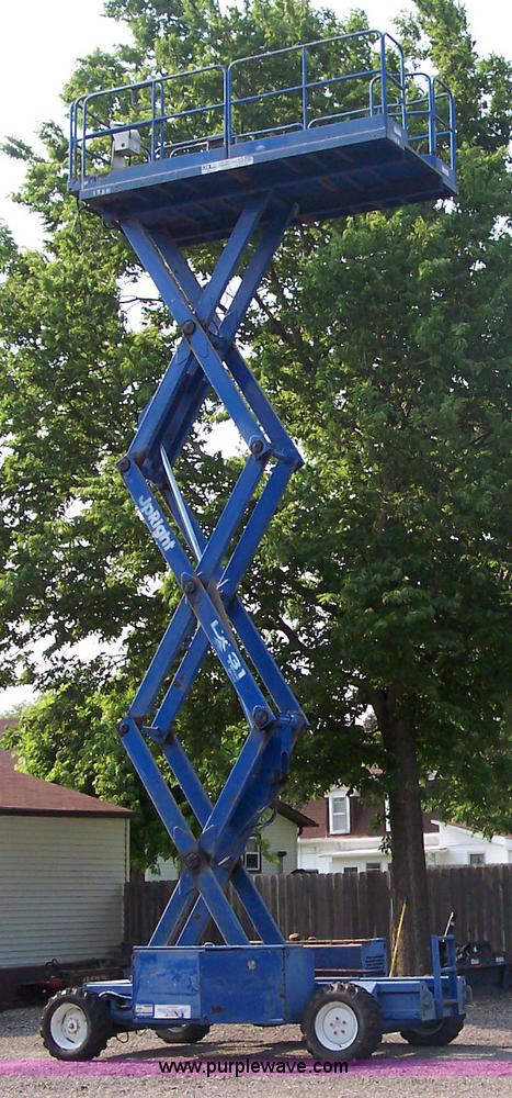 image for item 4458 Upright scissor lift