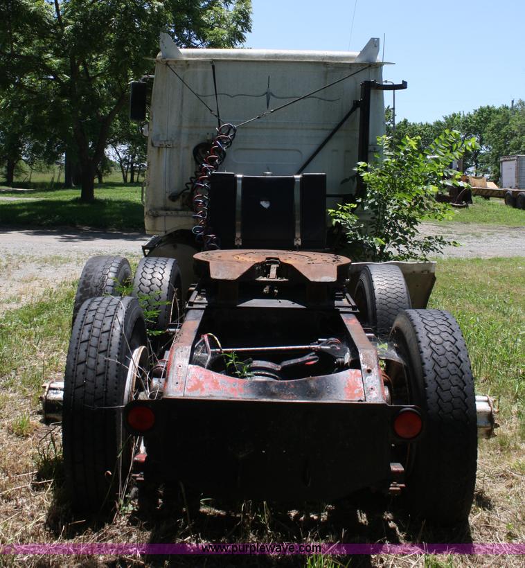 image for item 4717 1986 White WIM semi truck