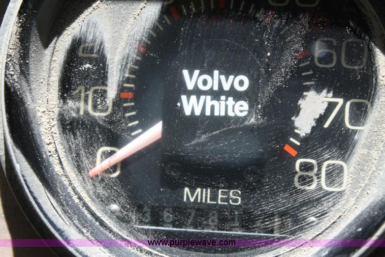 image for item 4717 1986 White WIM semi truck