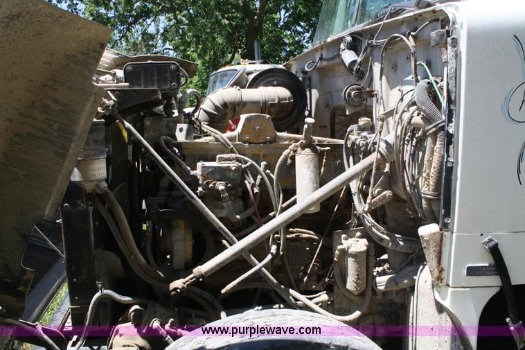 image for item 4717 1986 White WIM semi truck