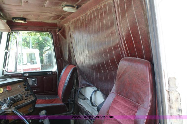 image for item 4717 1986 White WIM semi truck