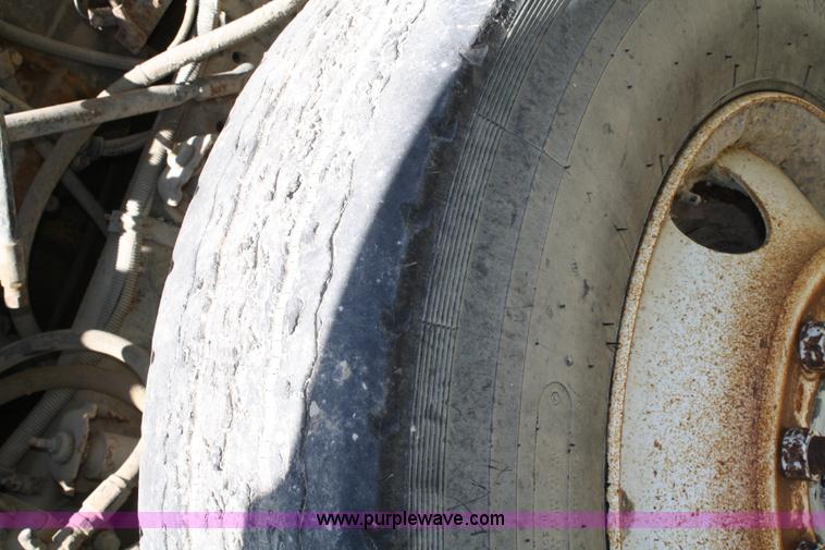 image for item 4717 1986 White WIM semi truck