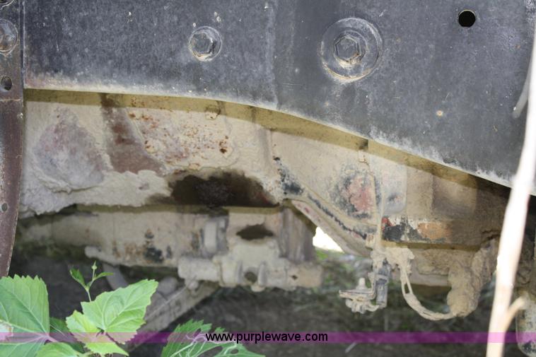 image for item 4717 1986 White WIM semi truck