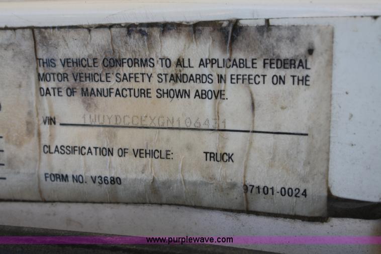 image for item 4717 1986 White WIM semi truck