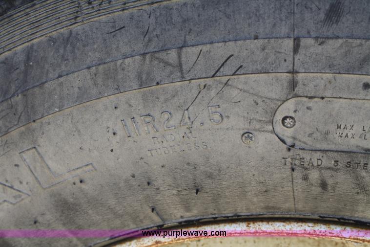 image for item 4717 1986 White WIM semi truck