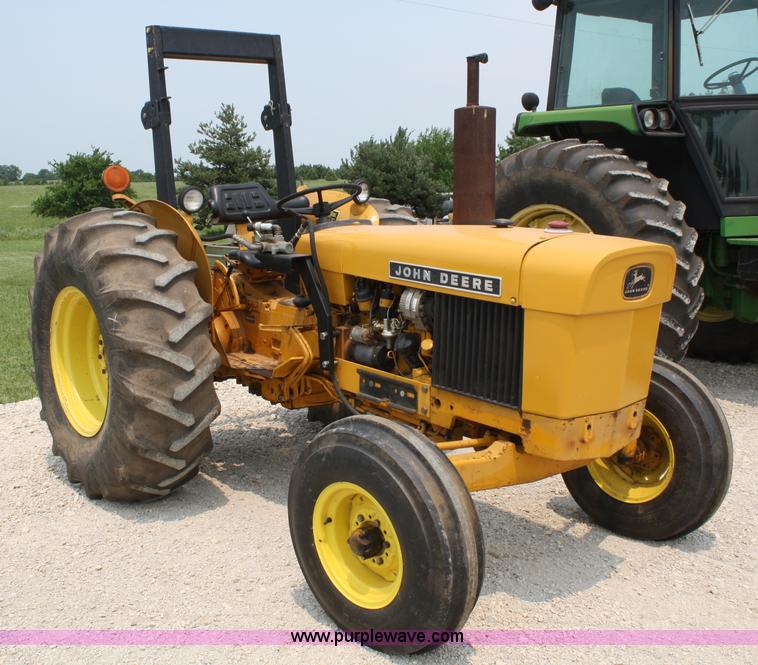 image for item 4760 1971 John Deere 300 tractor