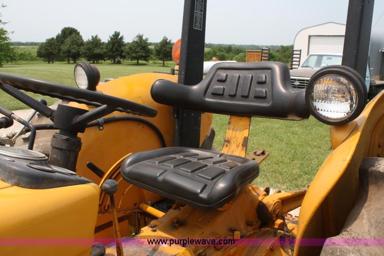 image for item 4760 1971 John Deere 300 tractor