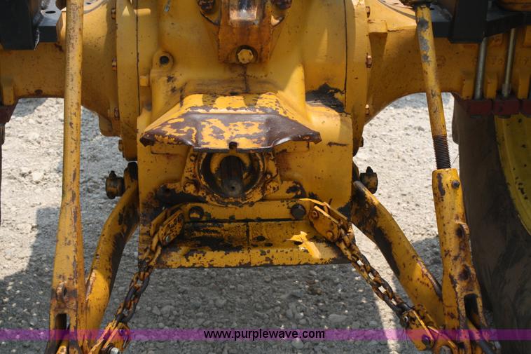 image for item 4760 1971 John Deere 300 tractor