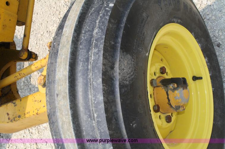 image for item 4760 1971 John Deere 300 tractor