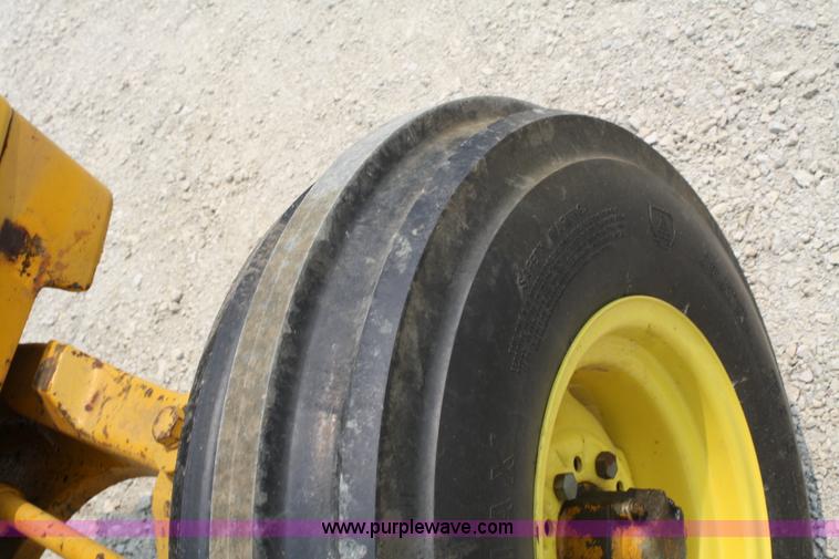 image for item 4760 1971 John Deere 300 tractor