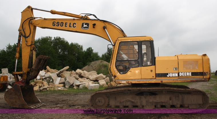 image for item 5074 1997 John Deere 690E LC excavator