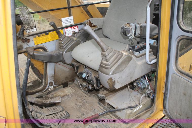 image for item 5074 1997 John Deere 690E LC excavator