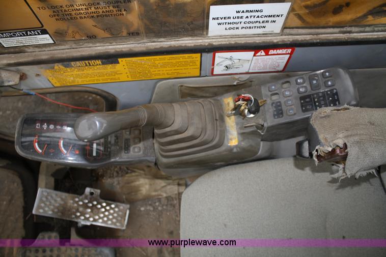 image for item 5074 1997 John Deere 690E LC excavator