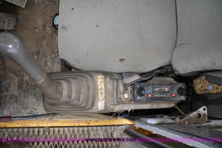 image for item 5074 1997 John Deere 690E LC excavator