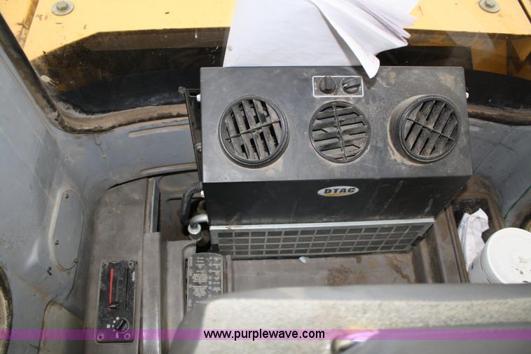 image for item 5074 1997 John Deere 690E LC excavator