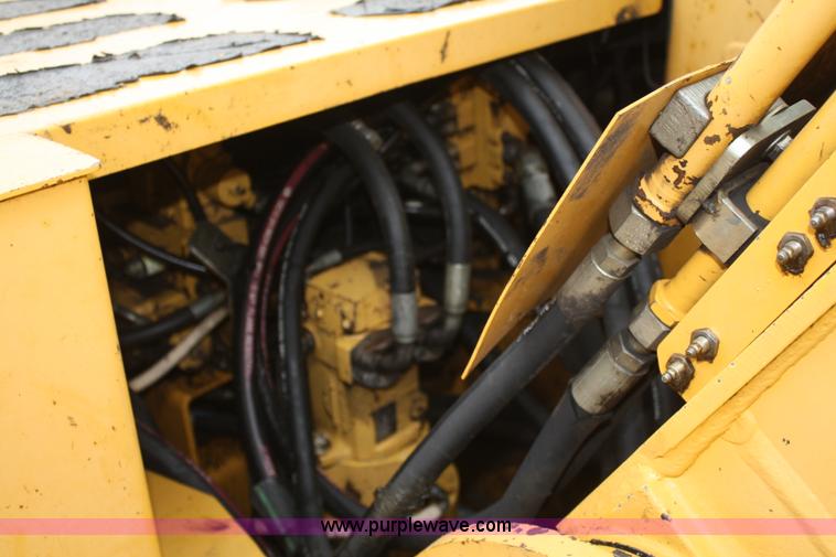 image for item 5074 1997 John Deere 690E LC excavator