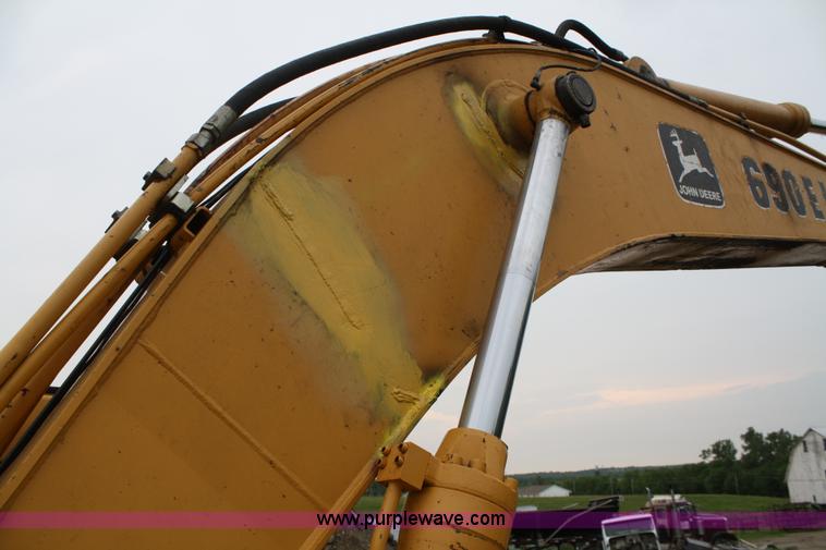 image for item 5074 1997 John Deere 690E LC excavator