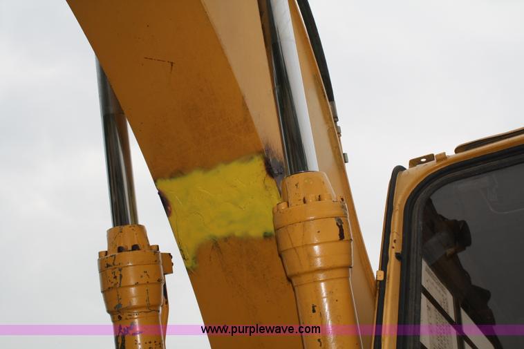 image for item 5074 1997 John Deere 690E LC excavator