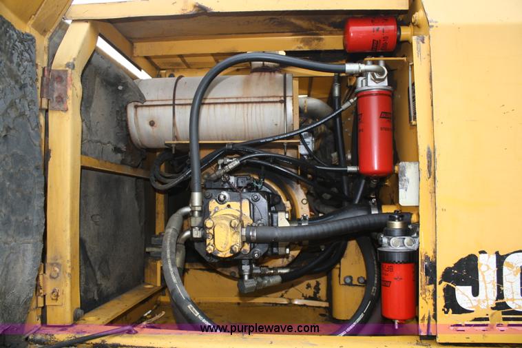 image for item 5074 1997 John Deere 690E LC excavator