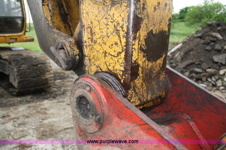 image for item 5074 1997 John Deere 690E LC excavator