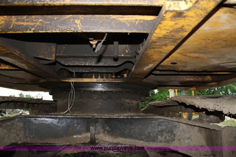 image for item 5074 1997 John Deere 690E LC excavator