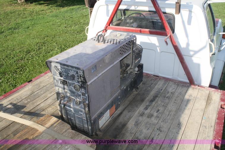 image for item 5085 1987 GMC 7000 flatbed truck with crane attachment