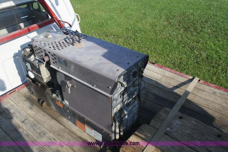 image for item 5085 1987 GMC 7000 flatbed truck with crane attachment