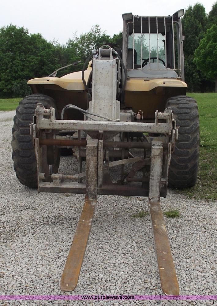 image for item 5560 1999 New Holland LM640 telehandler
