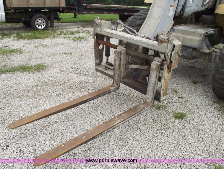 image for item 5560 1999 New Holland LM640 telehandler