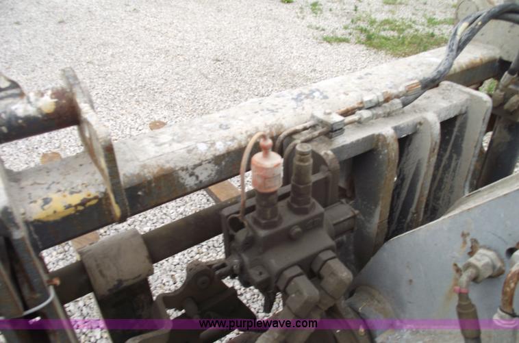 image for item 5560 1999 New Holland LM640 telehandler