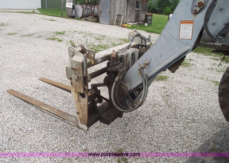 image for item 5560 1999 New Holland LM640 telehandler