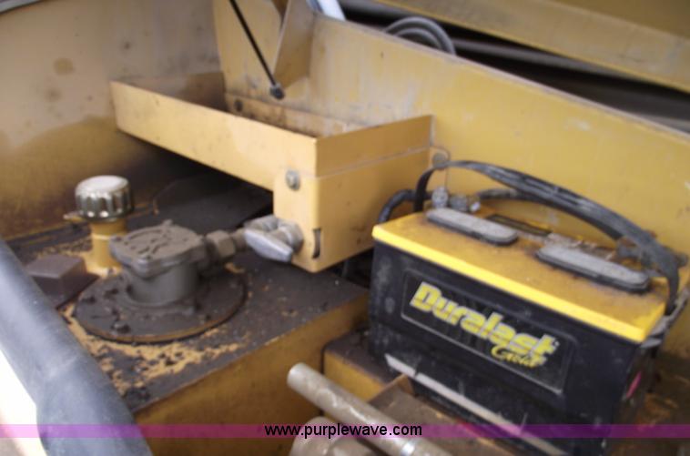 image for item 5560 1999 New Holland LM640 telehandler