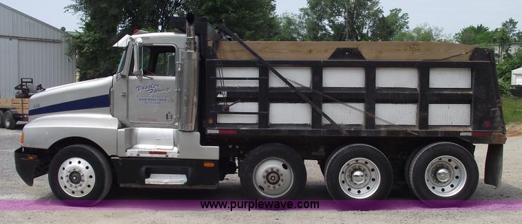 image for item 5599 1992 Kenworth T600 triple axle dump truck