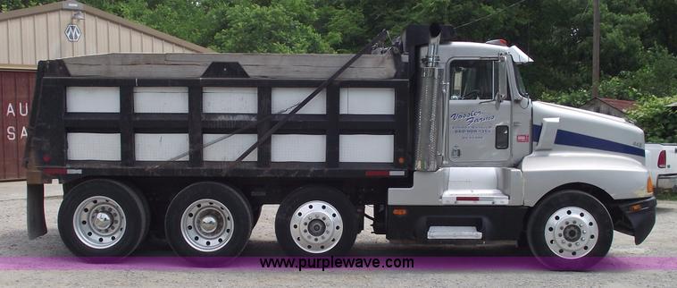 image for item 5599 1992 Kenworth T600 triple axle dump truck