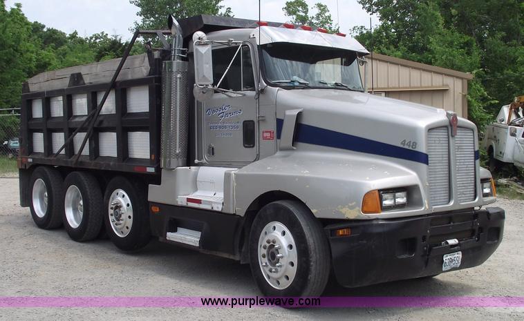 image for item 5599 1992 Kenworth T600 triple axle dump truck