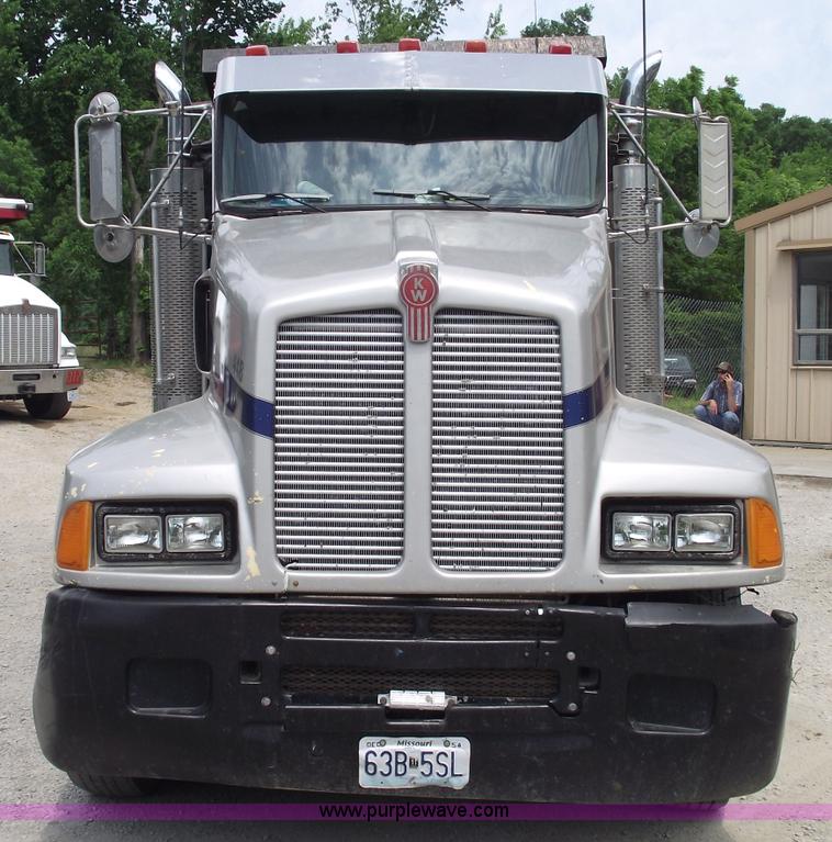 image for item 5599 1992 Kenworth T600 triple axle dump truck