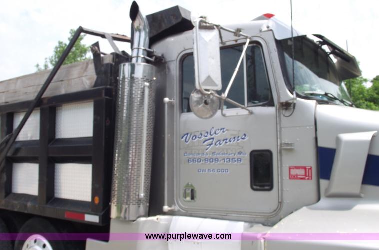 image for item 5599 1992 Kenworth T600 triple axle dump truck