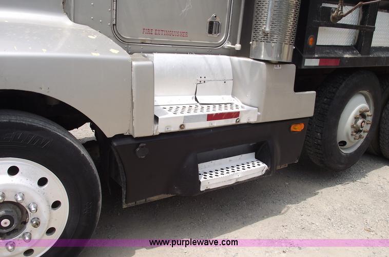 image for item 5599 1992 Kenworth T600 triple axle dump truck