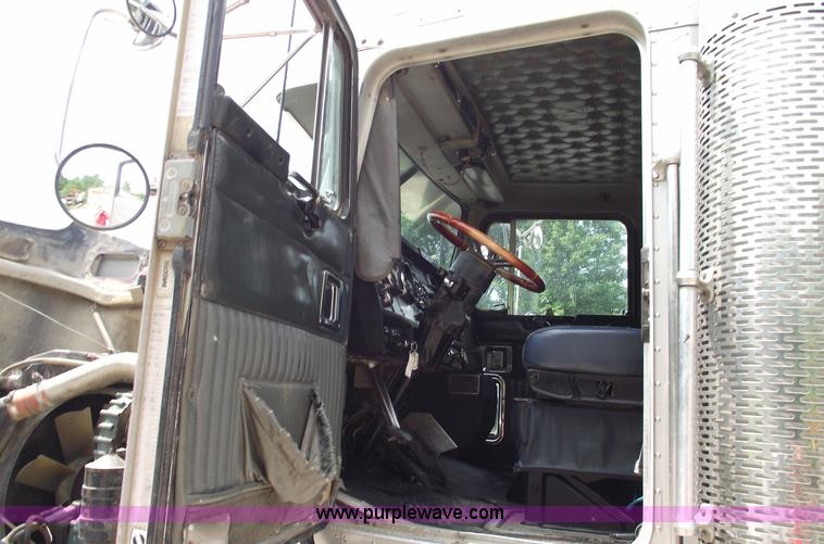 image for item 5599 1992 Kenworth T600 triple axle dump truck