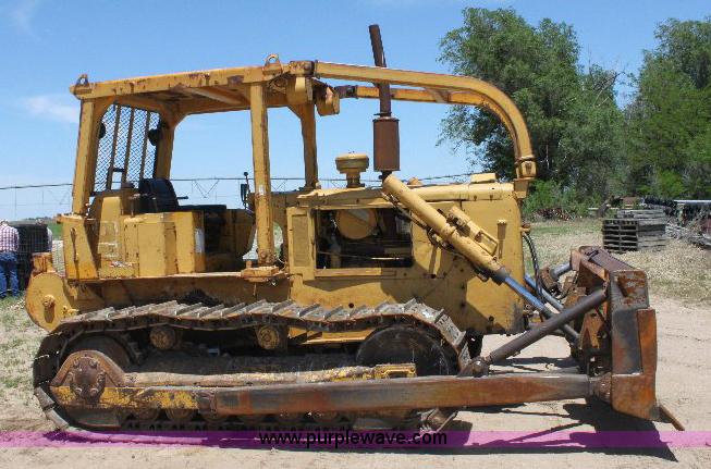 image for item 6085 1976 Caterpillar D5 dozer