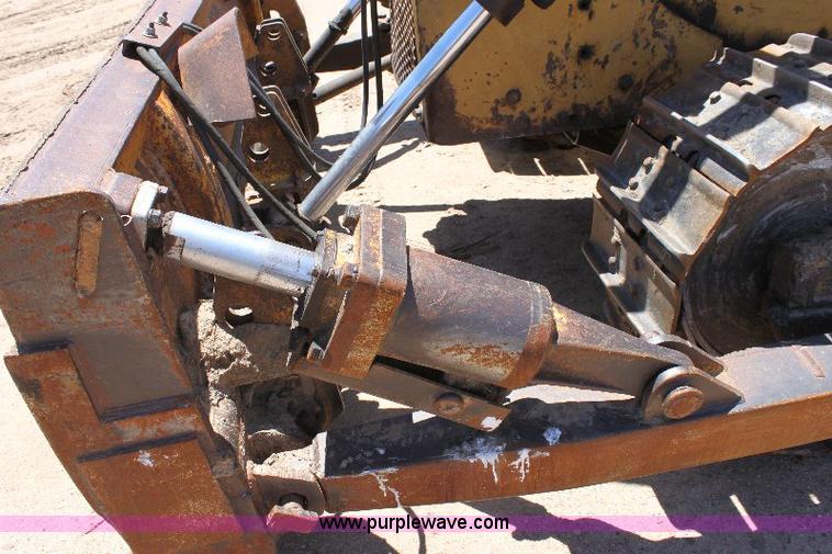 image for item 6085 1976 Caterpillar D5 dozer